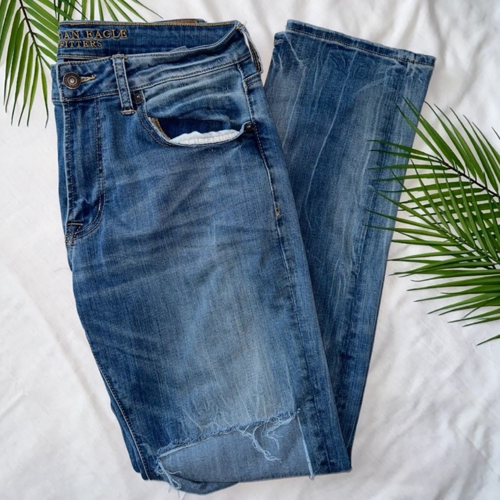 American Eagle Ripped Styled Jeans Size 33x32